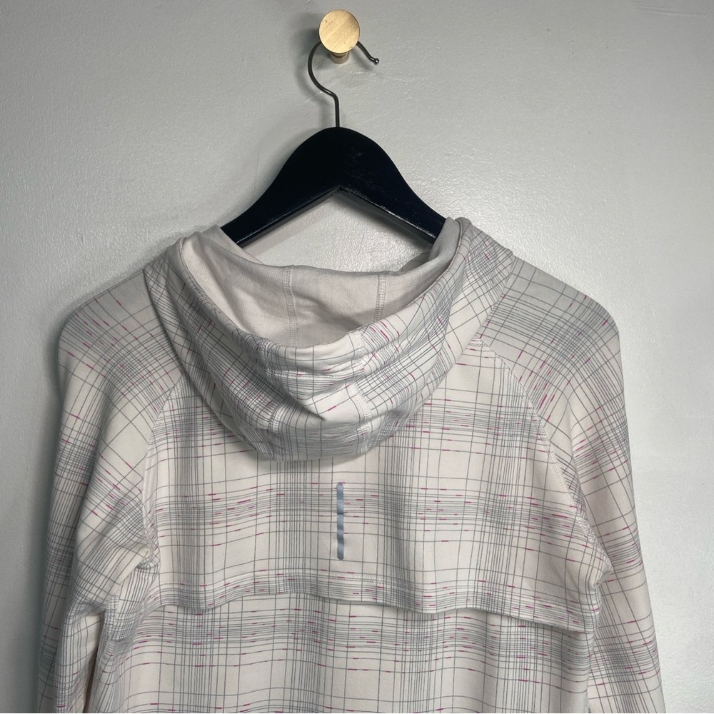 Nike Drifit Geometric Pattern Vented Athletic Hoo… - image 8